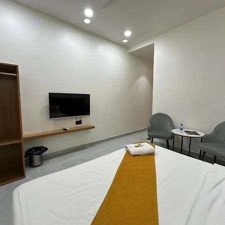 Hotel Sky Way Inn Hisār Extérieur photo