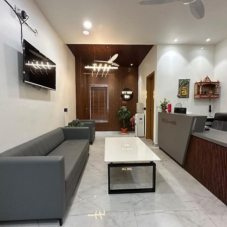 Hotel Sky Way Inn Hisār Extérieur photo