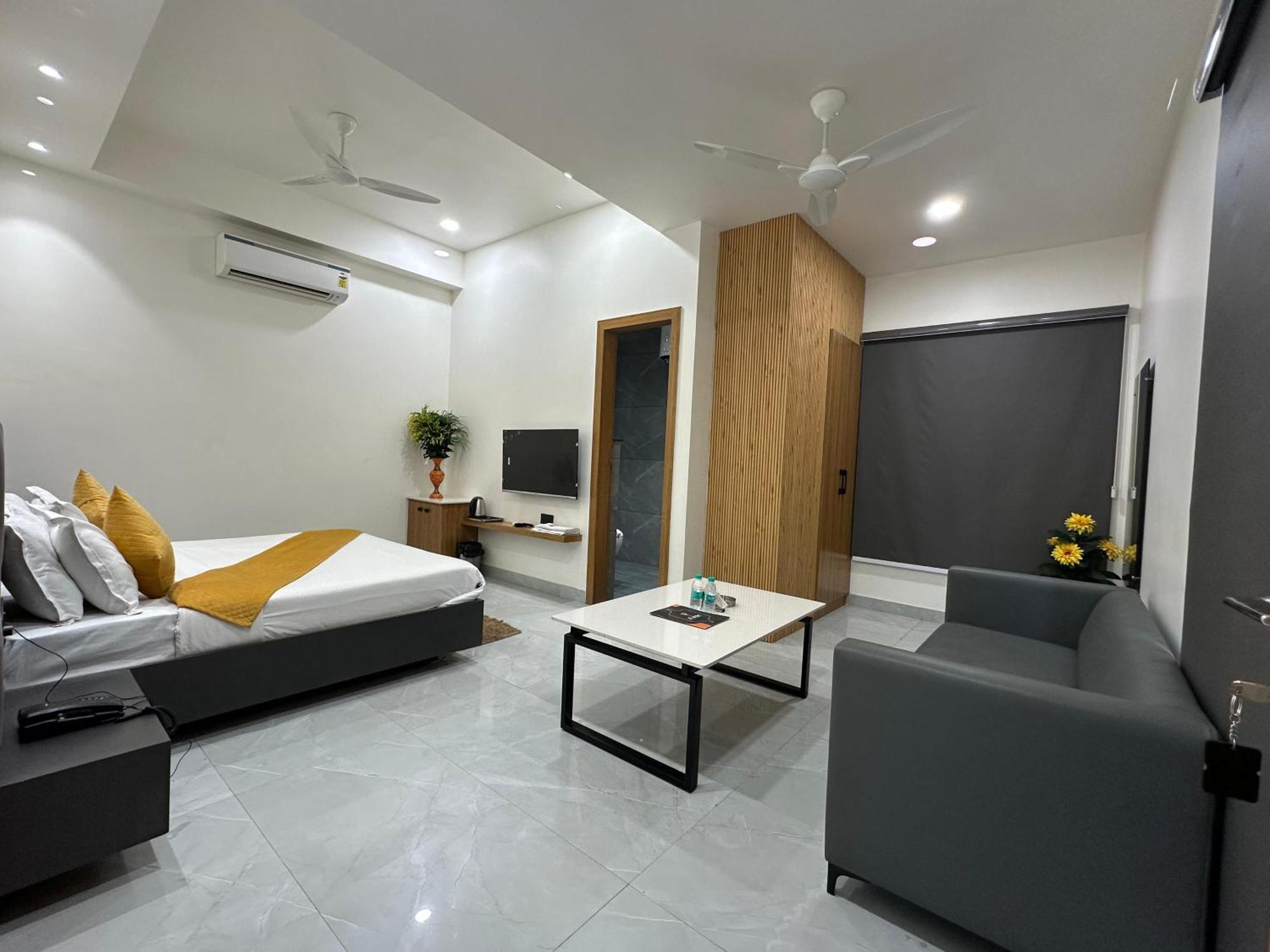 Hotel Sky Way Inn Hisār Extérieur photo