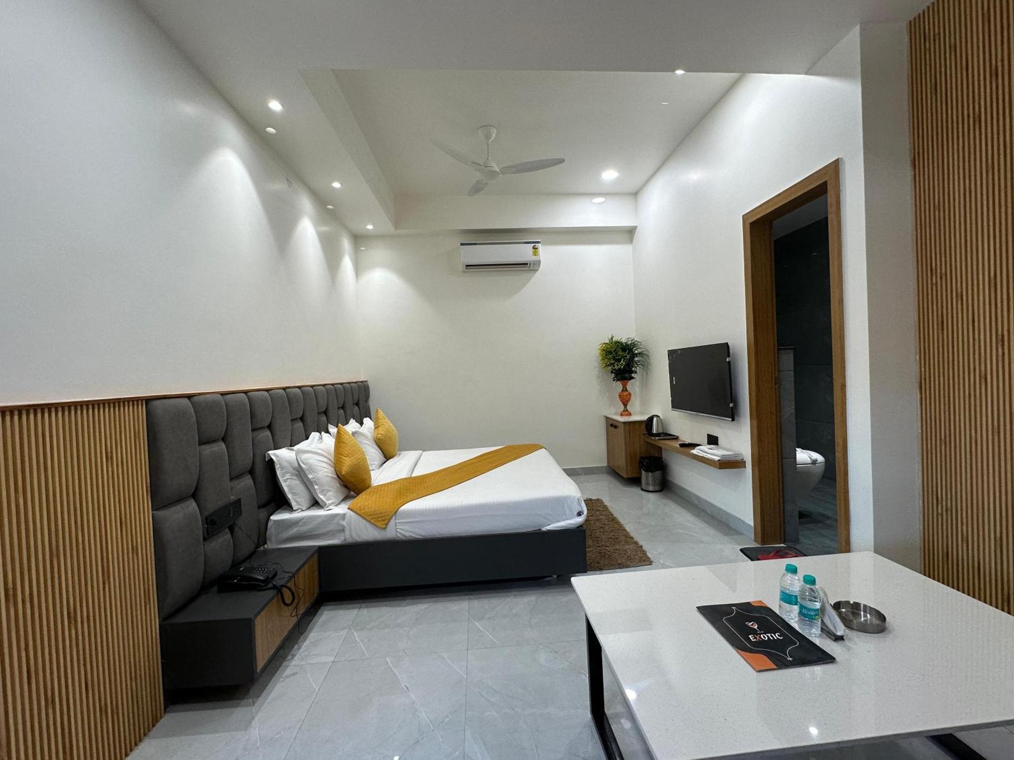 Hotel Sky Way Inn Hisār Extérieur photo