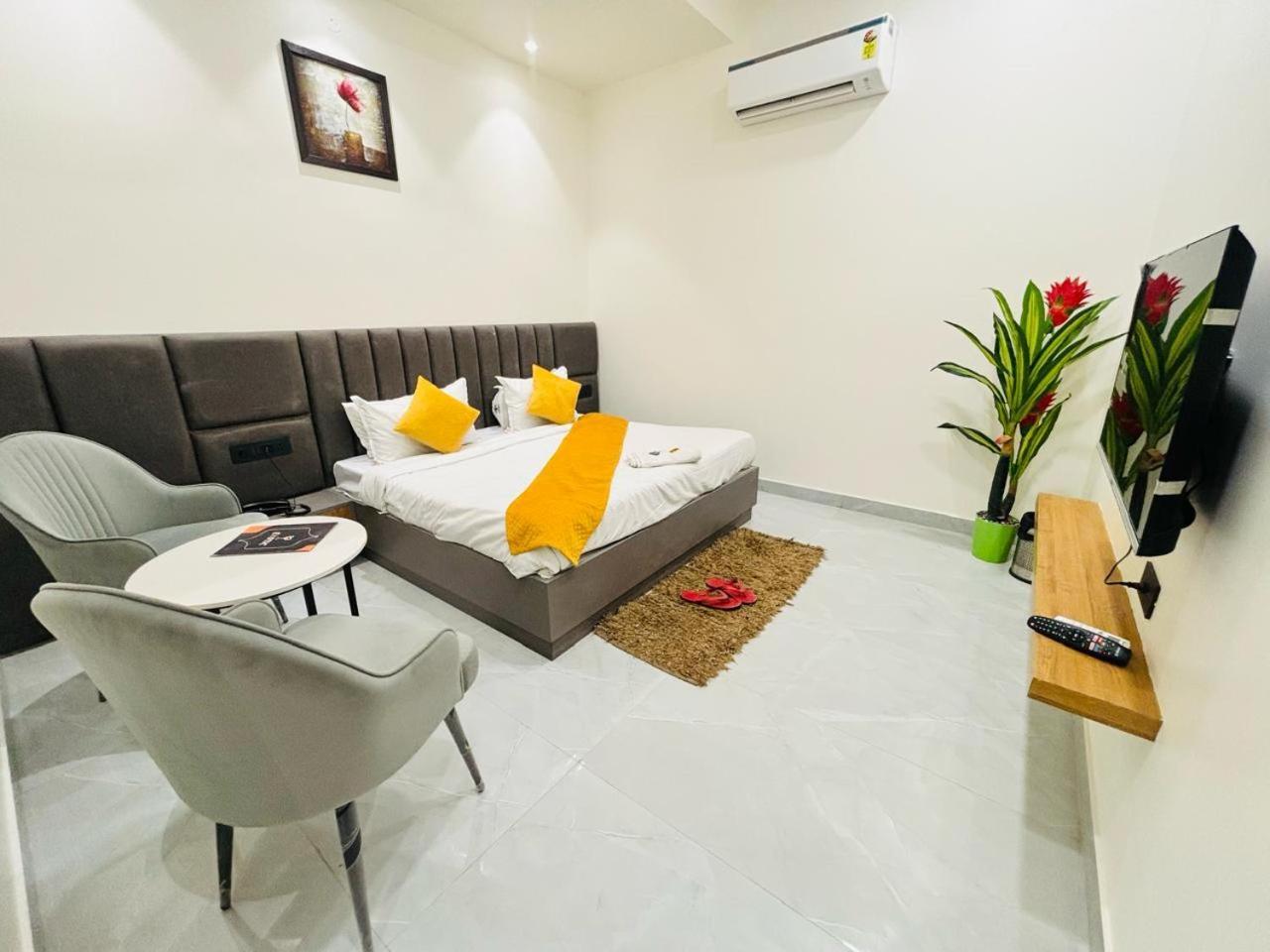 Hotel Sky Way Inn Hisār Extérieur photo