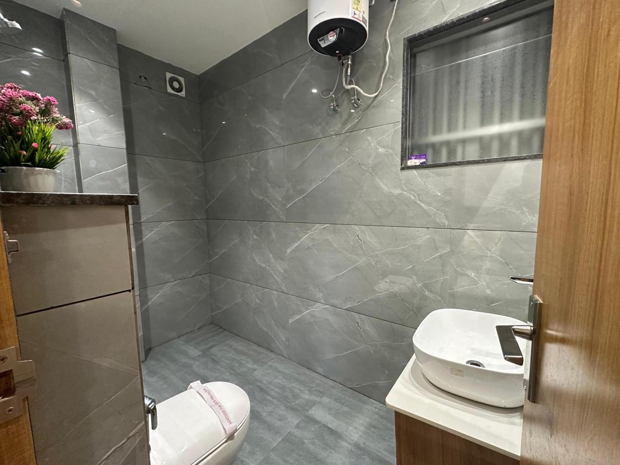 Hotel Sky Way Inn Hisār Extérieur photo
