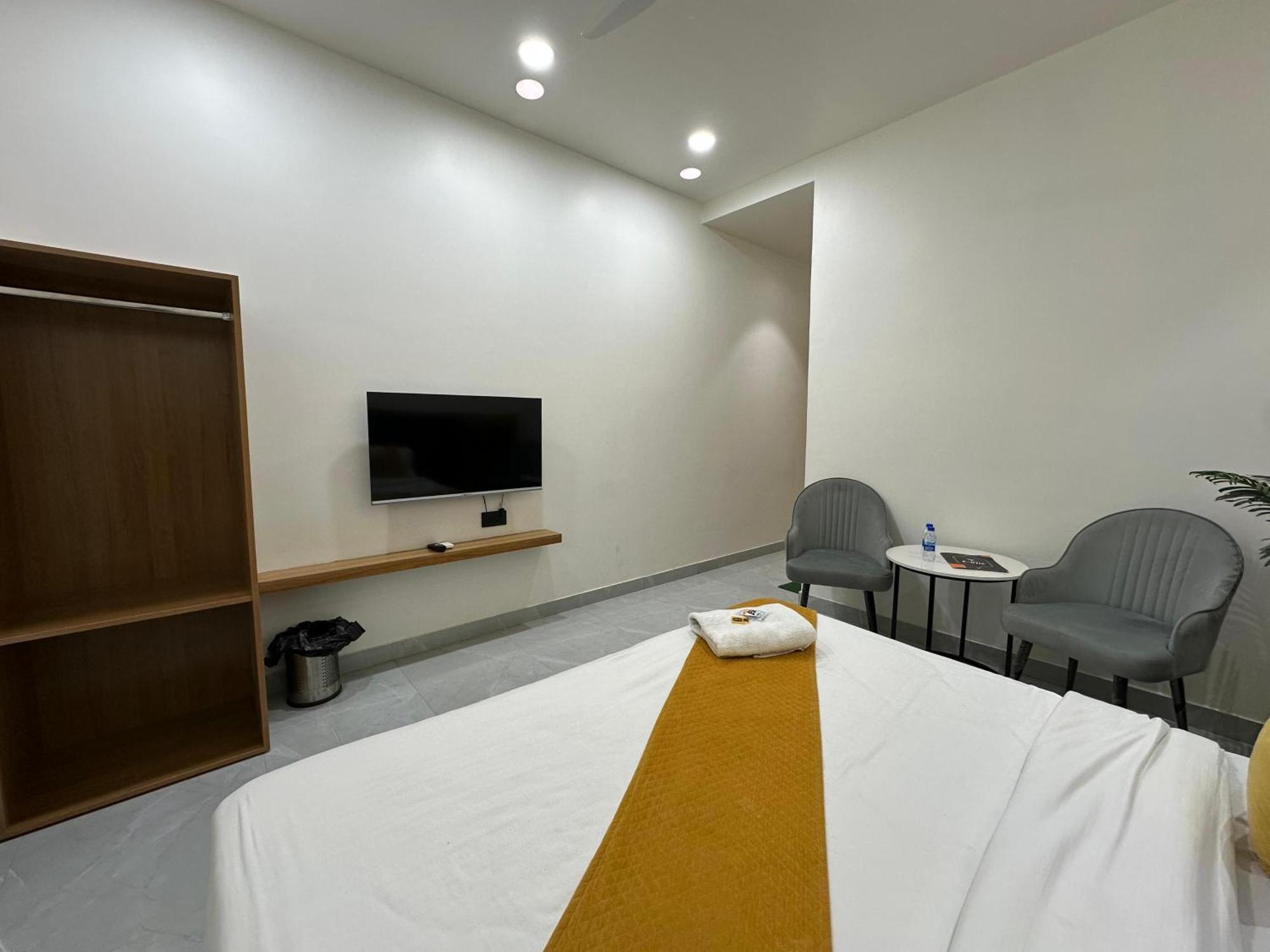 Hotel Sky Way Inn Hisār Extérieur photo