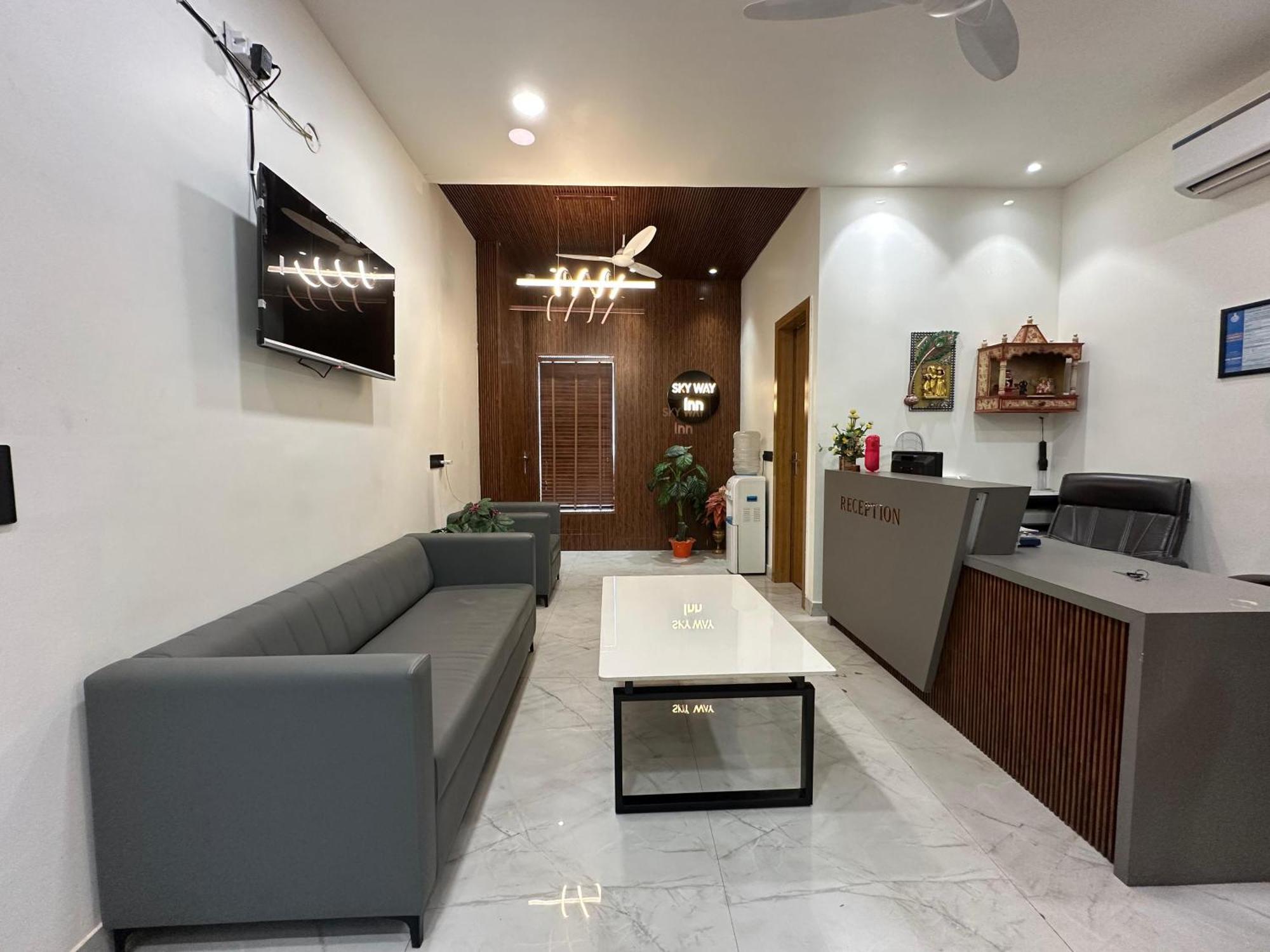 Hotel Sky Way Inn Hisār Extérieur photo