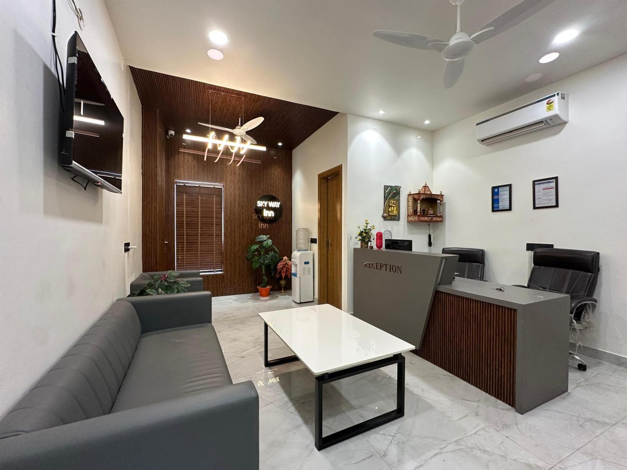 Hotel Sky Way Inn Hisār Extérieur photo